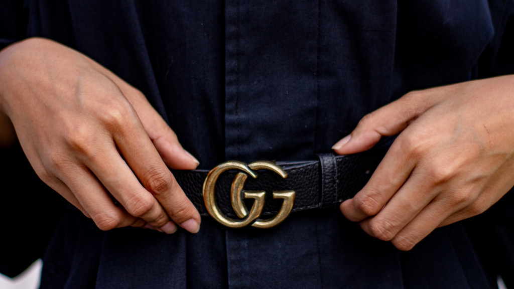 woman using Gucci belt 